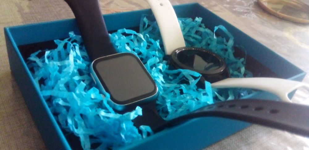 Samsung galaxy smart watch 3 va smart watch sotiladi holati yengi