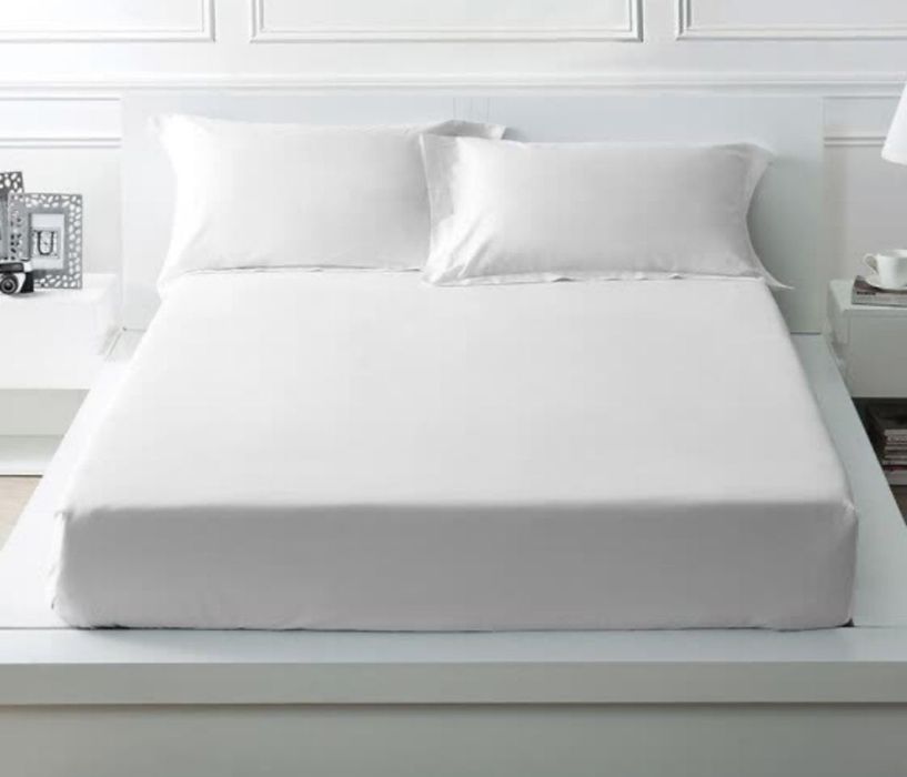 Простыня на резинке с  наволочками