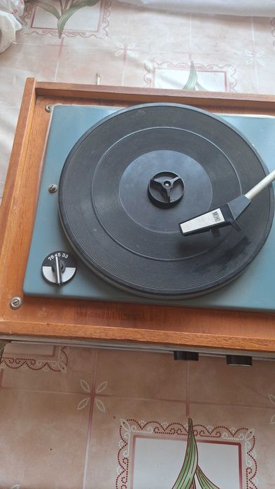 Грамофон „АККОРД-210„