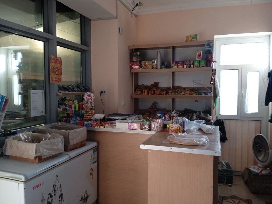 Еки этажлы усти 5 ханалы уй асты магазин имараты сатылады.