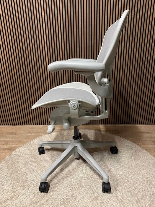 Refurbished Herman Miller Aeron Remastered Mineral