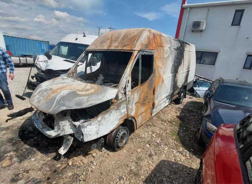 Iveco Daily 35S14, cutie manuala, an 2023 - avariat