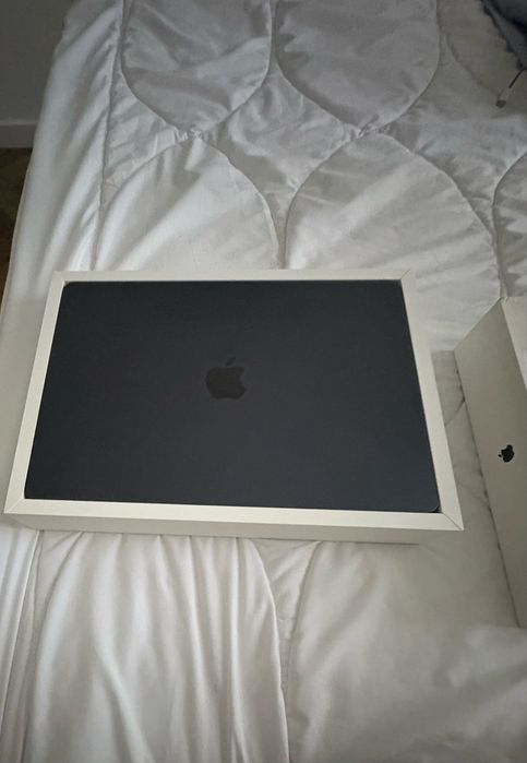 MacBook Air 15” M4 / 16GB RAM / 256GB SSD – impecabil