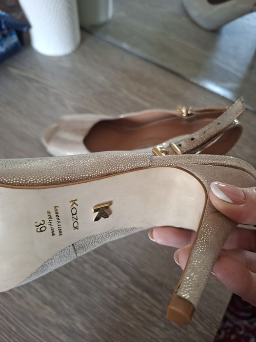 Туфли сотилади 38 Размер