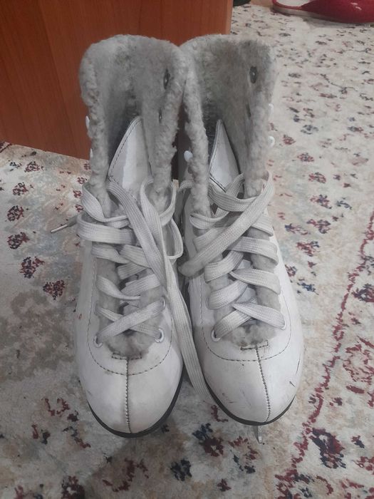 Коньки женские 9000тг