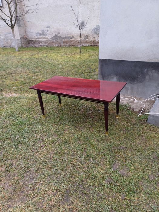 Vand masuta pentru sufragerie