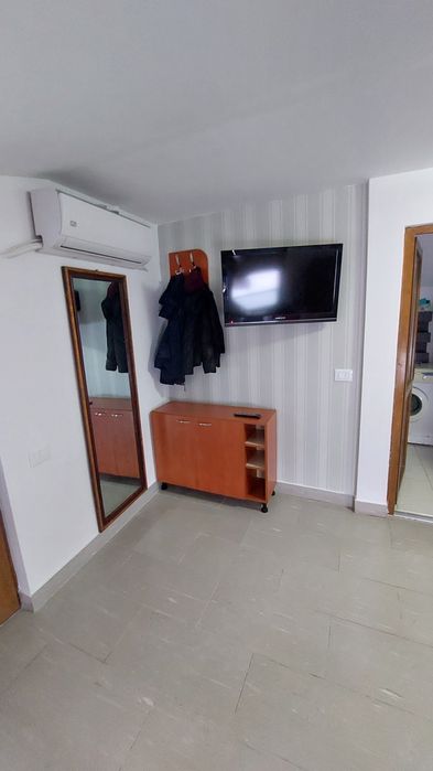 Apartament  cu un dormitor la curte  în Roman