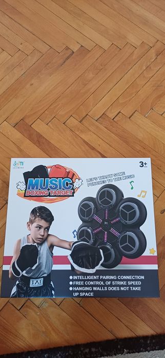 1. Produs NOU. Antrenor de Box Electronic cu Muzică și Lumini LED. Mai am si un sac, gonflabil, de box pt copii.