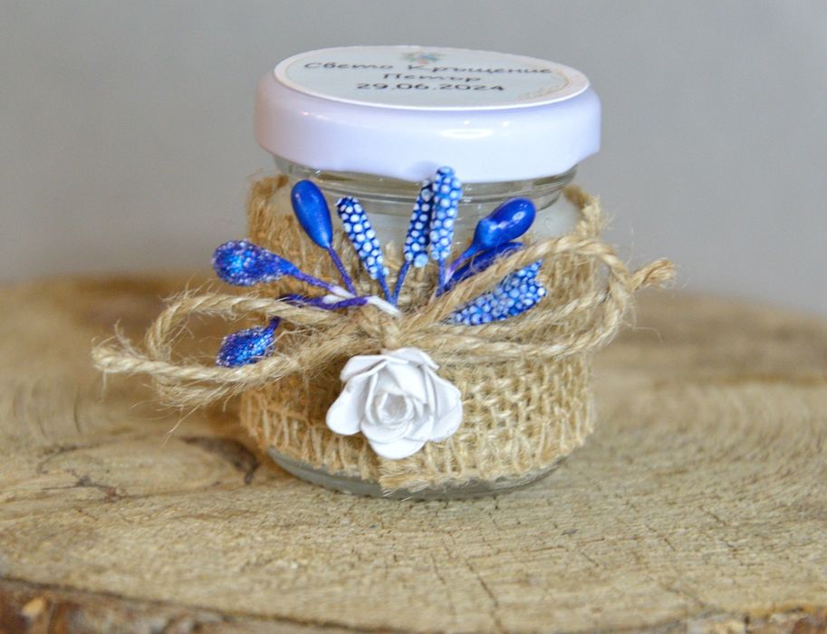 Малки бурканчета с ароматни свещи