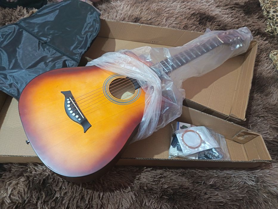 Gitara Hamma narsasi bn SROCHNA  Sotiladi Yepi yengi.