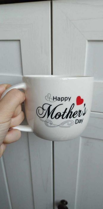 Голяма порцеланова чаша с надпис Честит ден на майката за 8 ми март