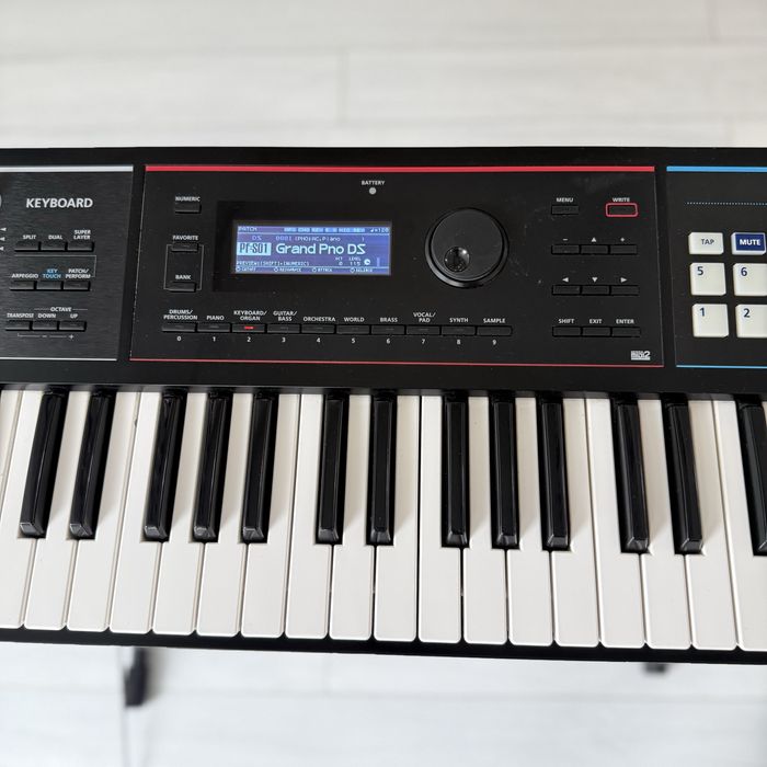 Roland Juno Ds синтезатор со стойкой