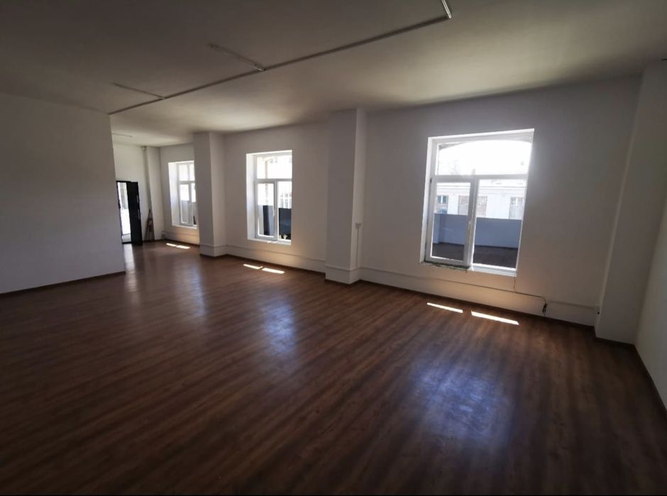 Spatiu comercial de închiriat situat la parter