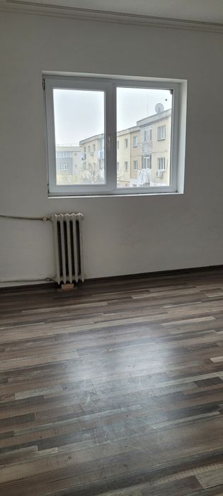 2 camere, Bd.DACIA, stradal,deasupra la notariat,schimb cu garsonieră