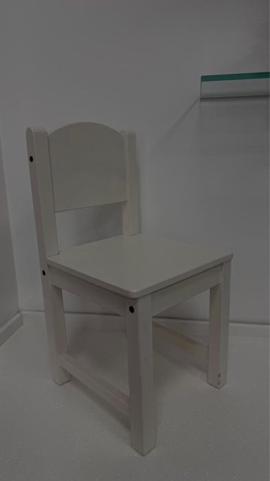 Маленький стульчик белый