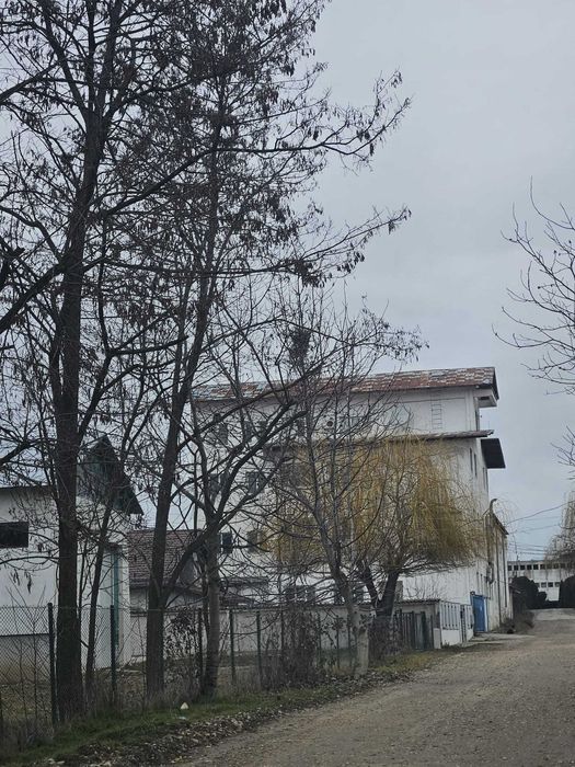 Vand cladire industriala ( hala ) P+3 sau inchiriez (2 euro/mp)