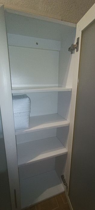 Шкаф белый, подвесной