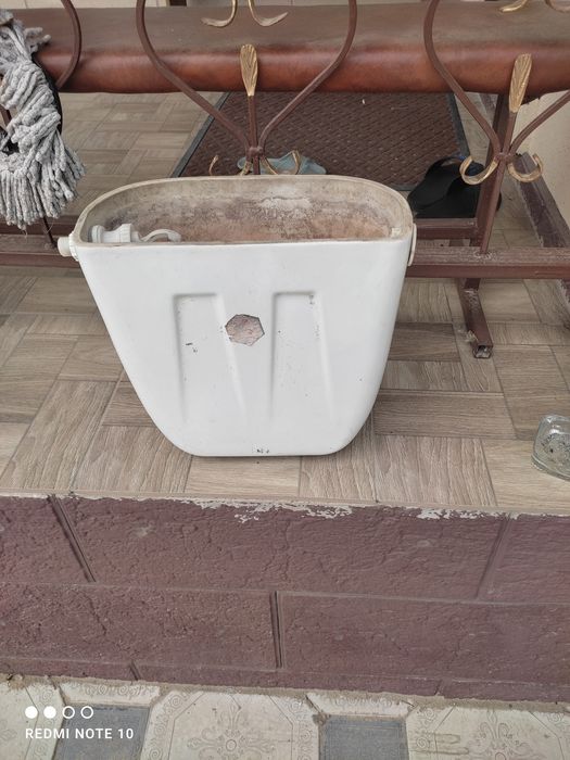 Унитаз и бочок от унитаза