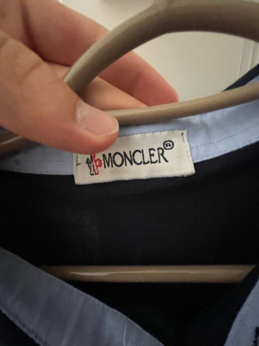 Поло Moncler.