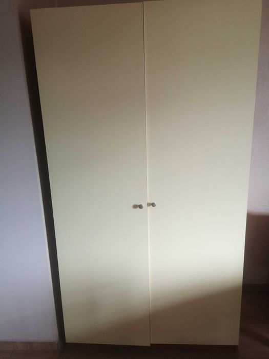 Двукрилен гардероб