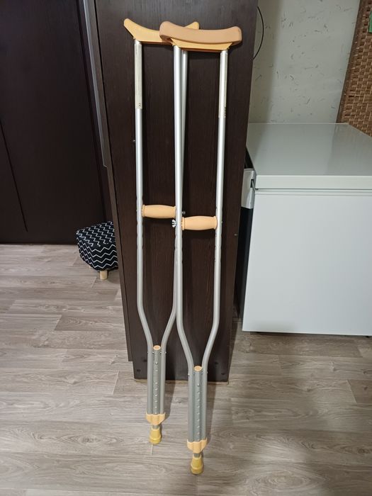 Продам костыли пара