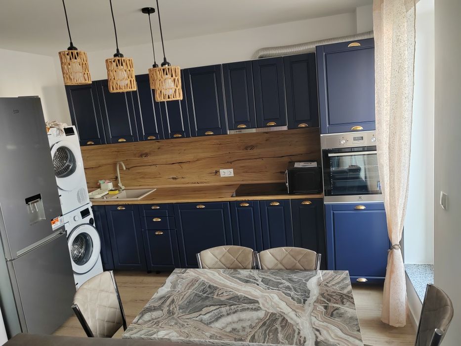 Închiriez apart. 2 camere la MAURER - 2 LOCURI DE PARCARE