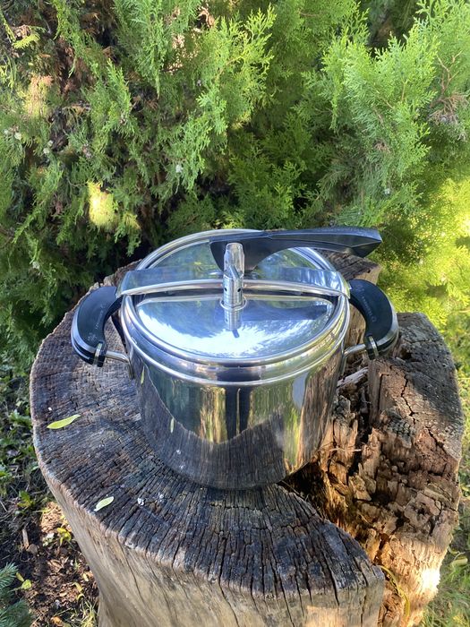 LAGOSTINA ITALY / Италия качествена тенджера под налягане 9 литра