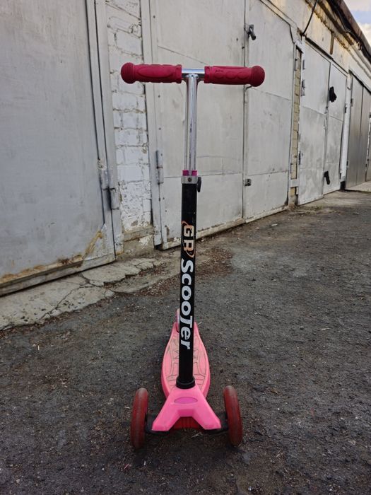 Продам детский самокат (девочка)