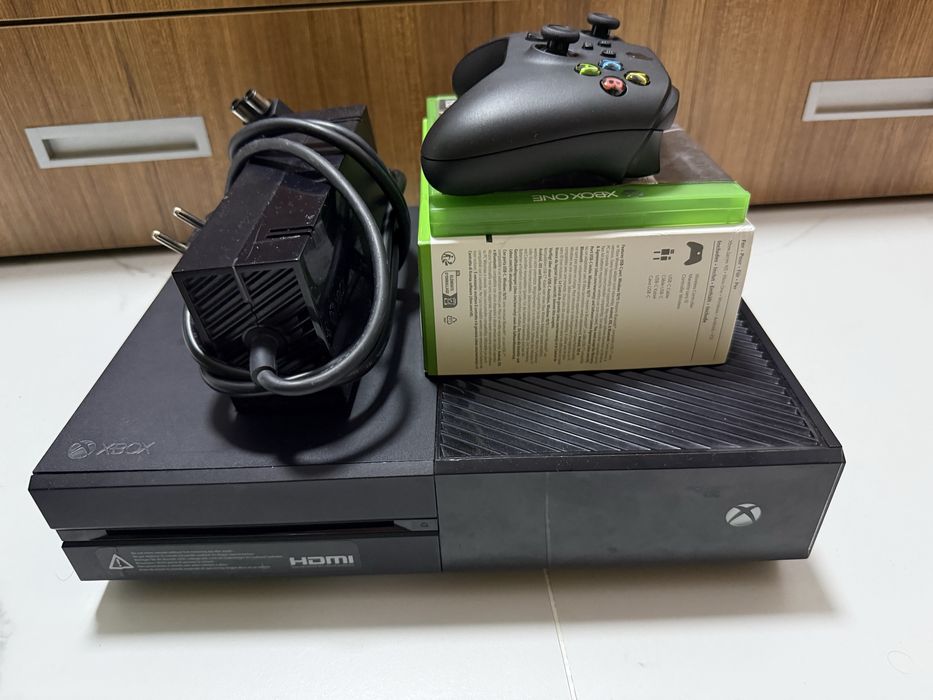 Consolă Xbox One + controller original