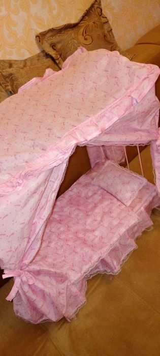 Кроватка с постельным