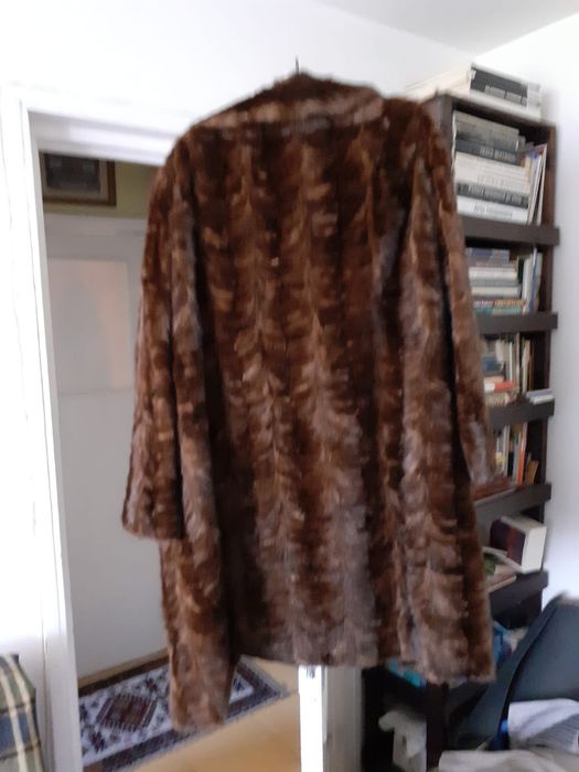 Haina blana nurca marimea 44