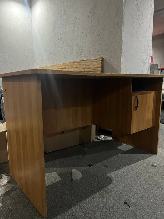 Продам столы офисные