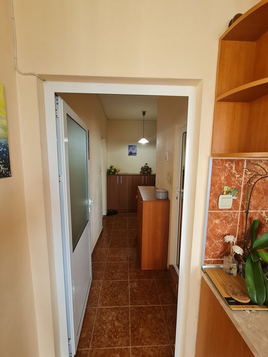 Дава се под наем Тристаен апартамент в Варна, Цветен квартал - 55 кв.м за 408 € - Снимка #2