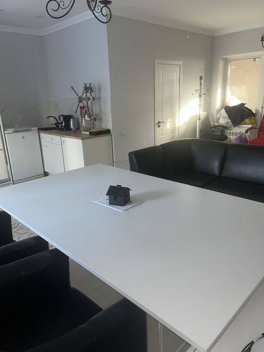 Переговорный стол