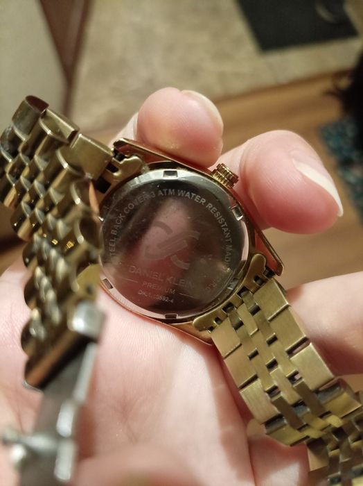 Часы наручные золотистый