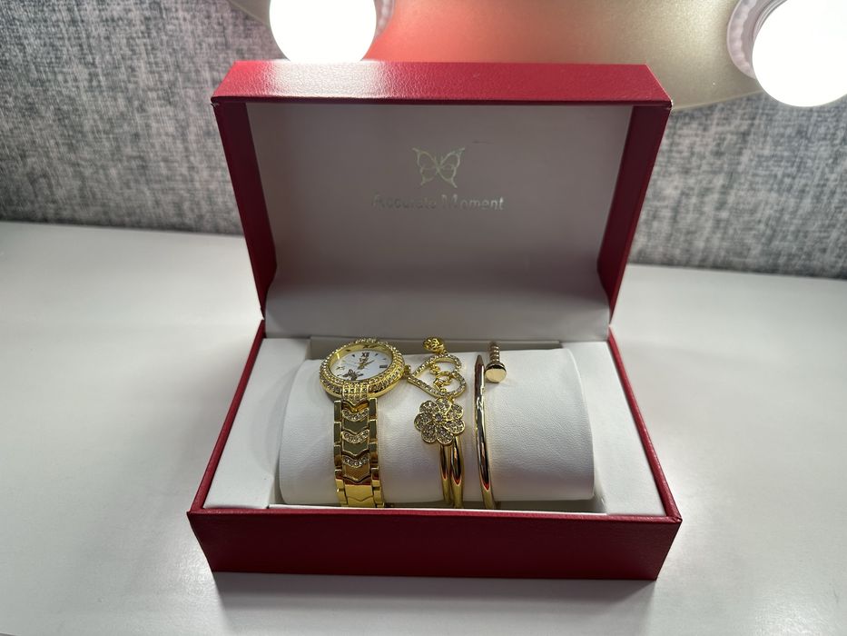 Шикарный набор: часы и браслеты