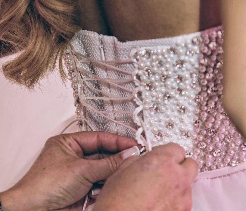 Булчинска рокля с камъни и перли