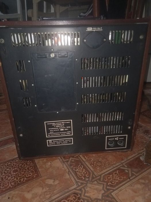 Продам, магнитофон - бобинный.