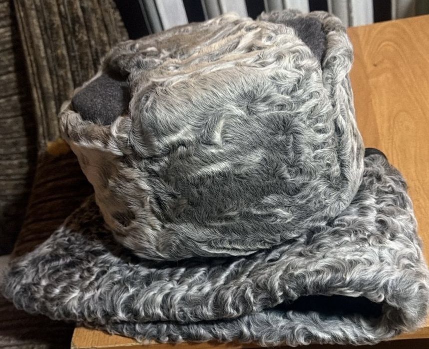 Срочно. Шапка каракуль 58 размер