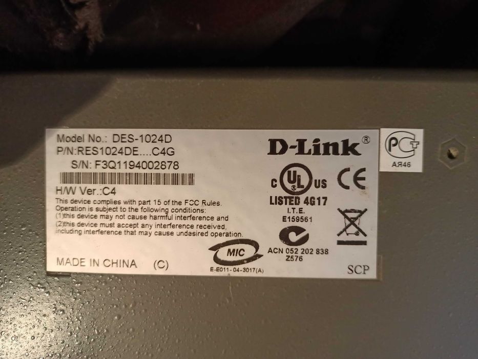 Продам неуправляемый коммутатор "D-Link DES-1024D"