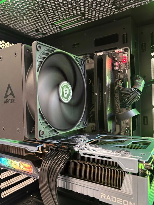 Геймърски компютър AMD Ryzen 7 8700F, RX 9070 XT 16GB, 32GB ram