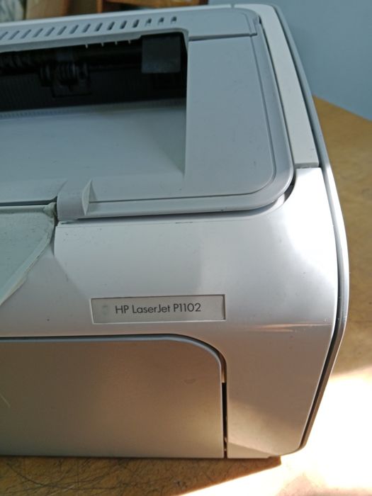 Продам принтер hp p1102