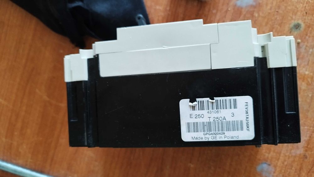 Шалтер прекъсвач General Electric FE 250 - трифазен 250A