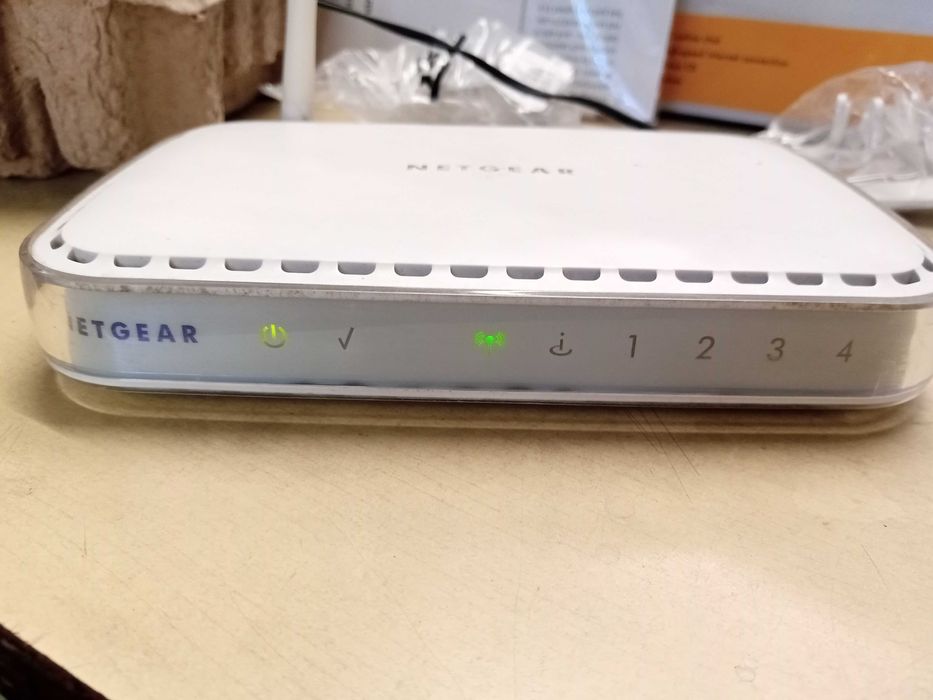 рутер Netgear WGT624 v3 оригинално зарядно и кутия WiFi WLAN интернет