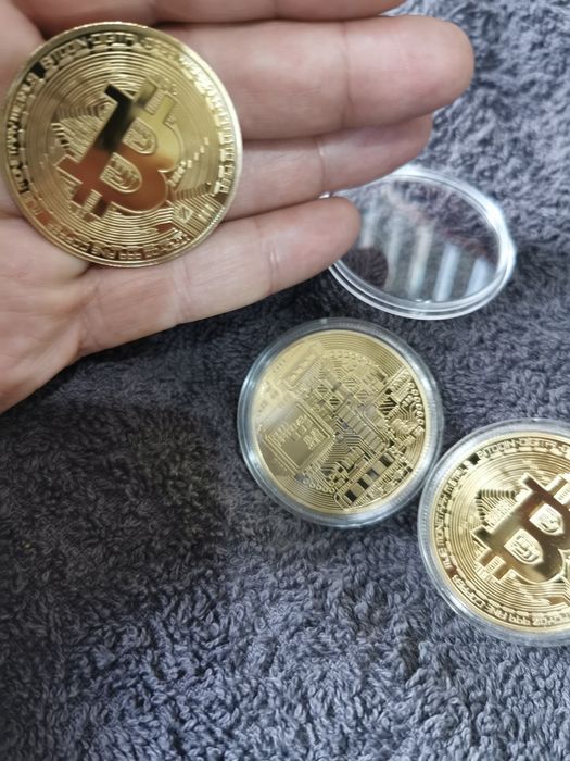 Bitcoin criptomoneda decorativa. BTC metal + protectie