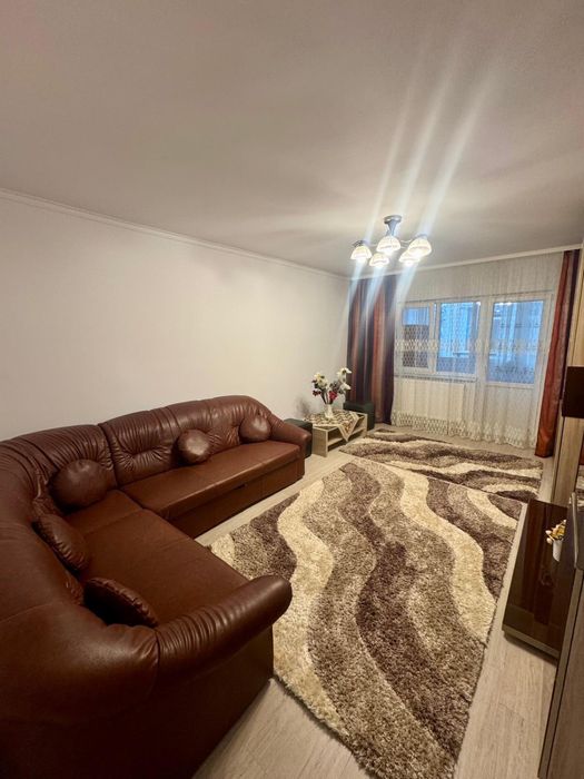 Inchiriez apartament cu 2 camere decomandat,zona Catedrala