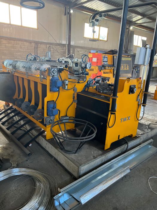 Продавам автоматична машина за оградна мрежа