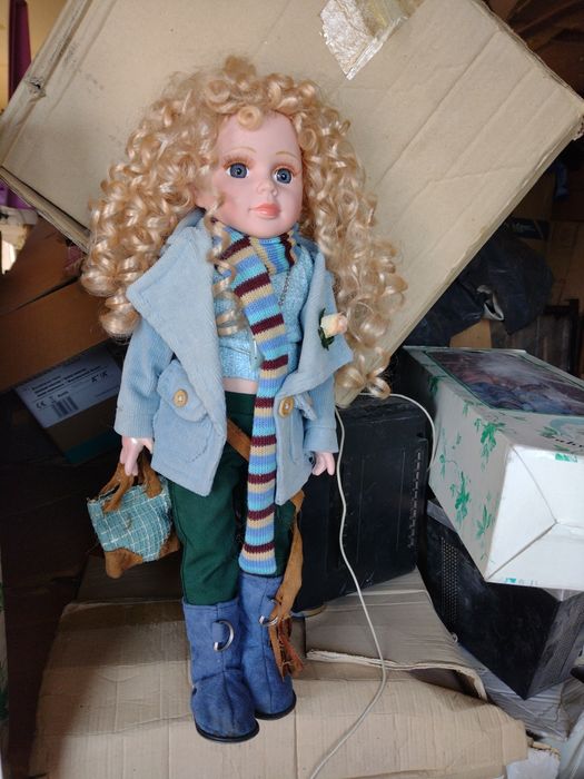 порцеланова кукла,винилова кукла