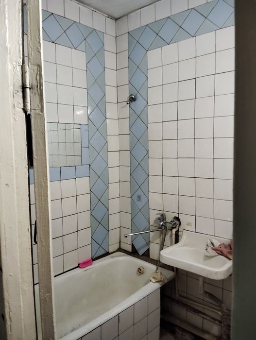 Продам Яккасарой 2ком 9этаж 9этажки улица бобура без ремонта общий кор