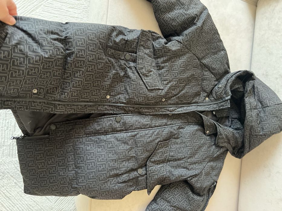 продам куртки детские